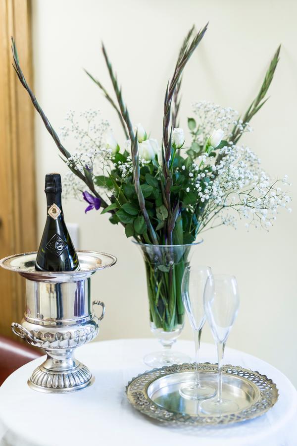 Linton Hotel Luton Лутън Екстериор снимка