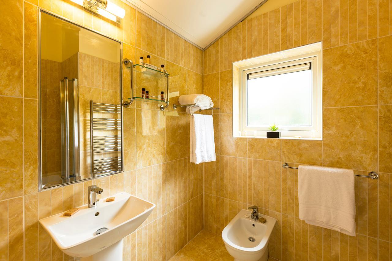 Linton Hotel Luton Лутън Екстериор снимка