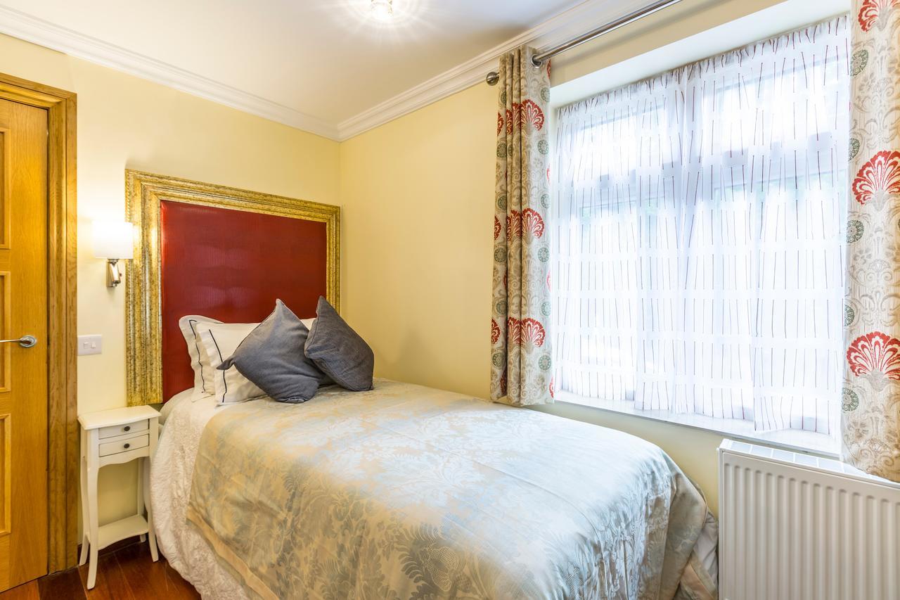 Linton Hotel Luton Лутън Екстериор снимка