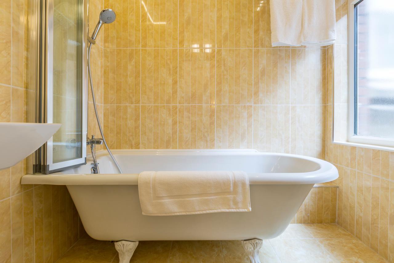 Linton Hotel Luton Лутън Екстериор снимка