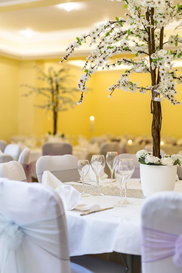 Linton Hotel Luton Лутън Екстериор снимка